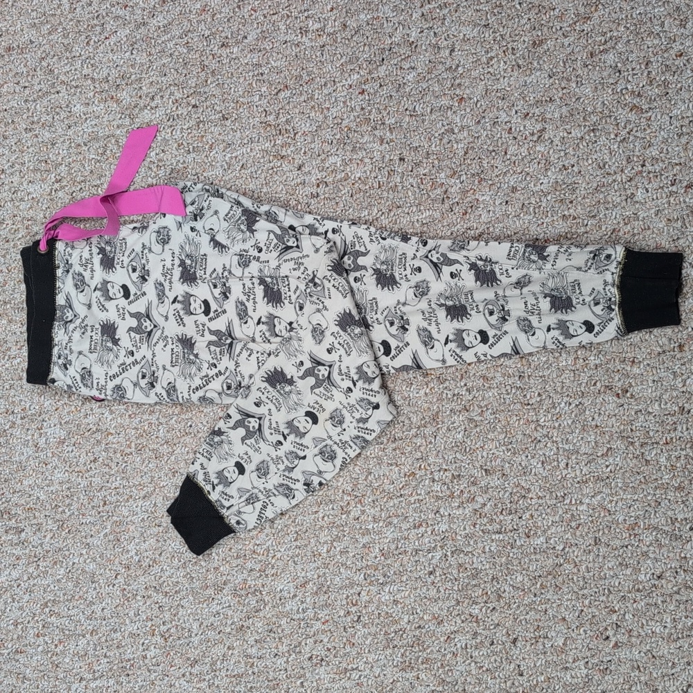 đź”– Disney Pajama Set - Picture 8 of 13